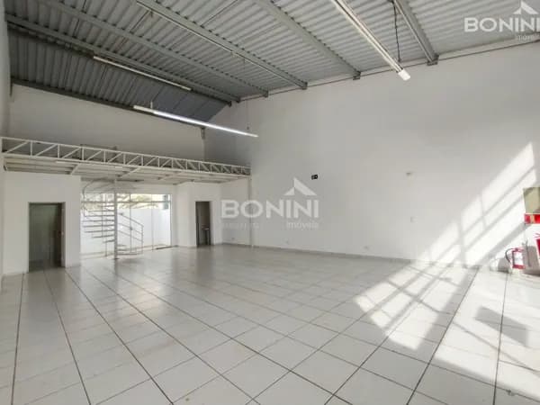 Salão Comercial para Locação na Av. Nove de Julho em Americana