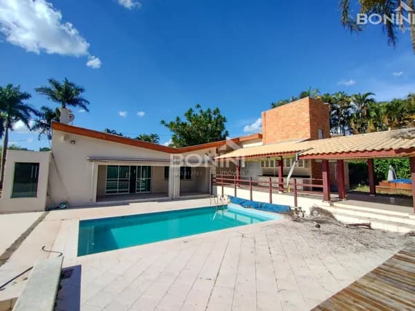 Casa de Alto Padrão à Venda no Iate Clube de Campinas em Americana