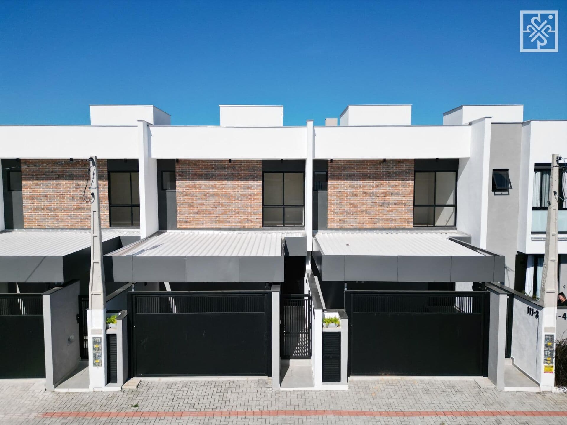 Geminado com 3 Suítes no bairro Amizade