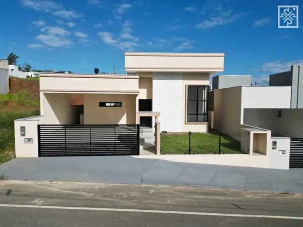 Casa Alto Padrão com Piscina localizada no Três Rios do Norte