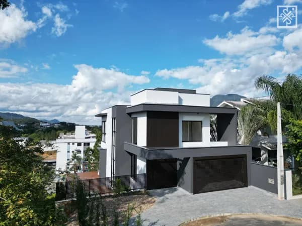 Sobrado com Deck e Vista Panorâmica no Jaraguá Esquerdo em Jaraguá do Sul