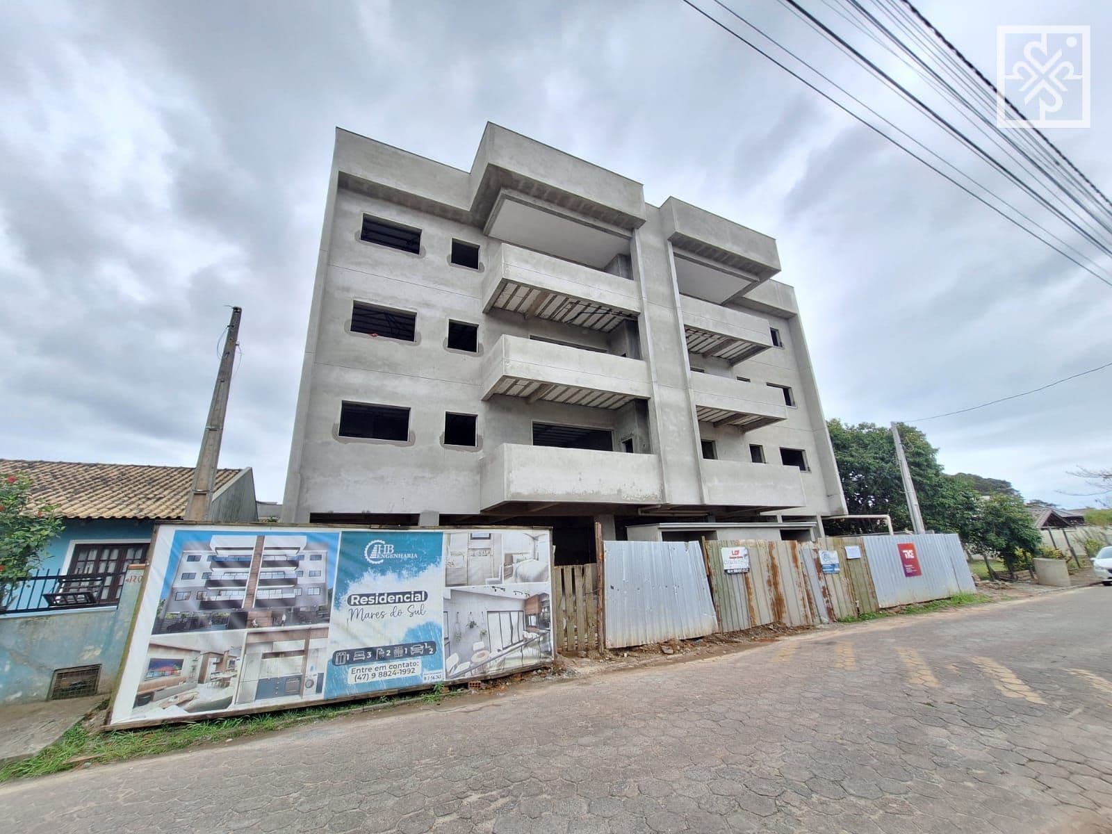 Apartamento com 1 suíte + 2 quartos a 300 metros do mar em Balneário Piçarras