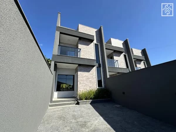 Excelente Geminado Triplex no bairro Ilha da Figueira