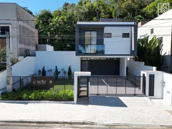 Casa Alto Padrão com 4 suítes no Bairro Amizade em Jaraguá do Sul