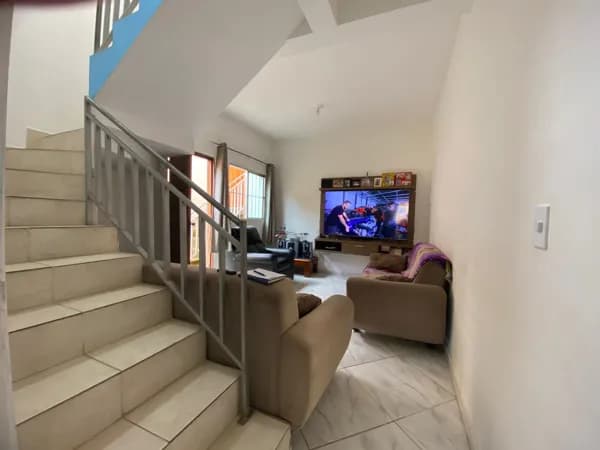 Casa Sobrado em Reneville, Mairinque/SP