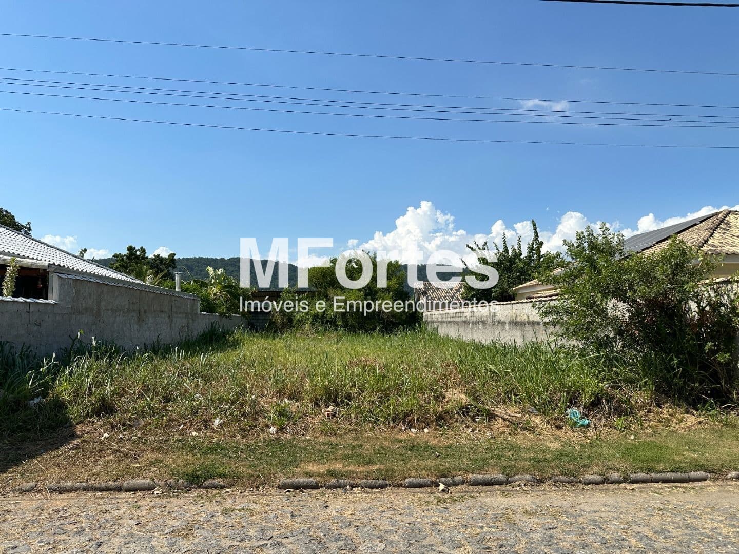 Terreno com 360 m² à venda em Condomínio - Caxito - Maricá/RJ