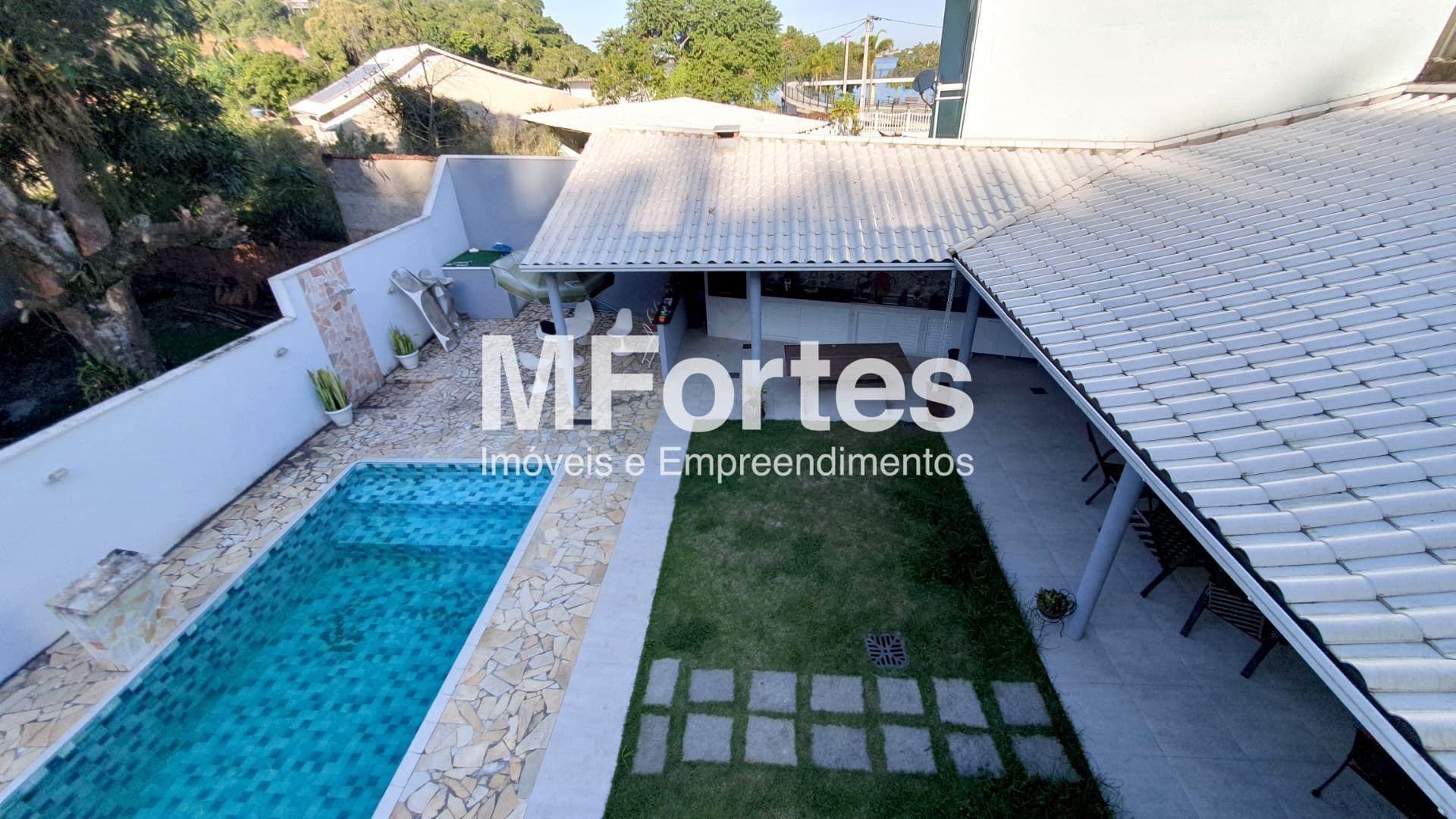 Casa com 2 Quartos Com Vista Pra Lagoa e Piscina - Jacaroá - Maricá/RJ