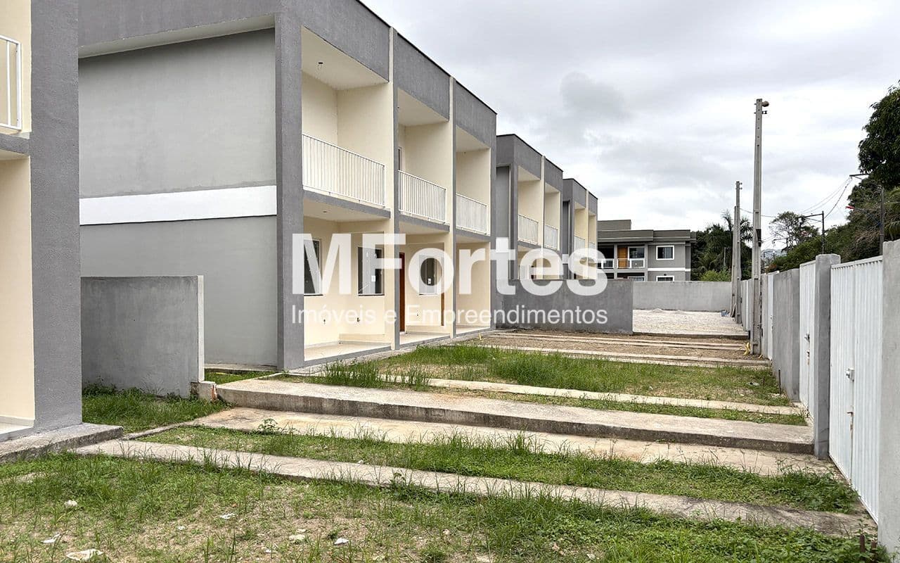 Casa Duplex de 2 Quartos à Venda, 72 m² em Itapeba - Maricá/RJ