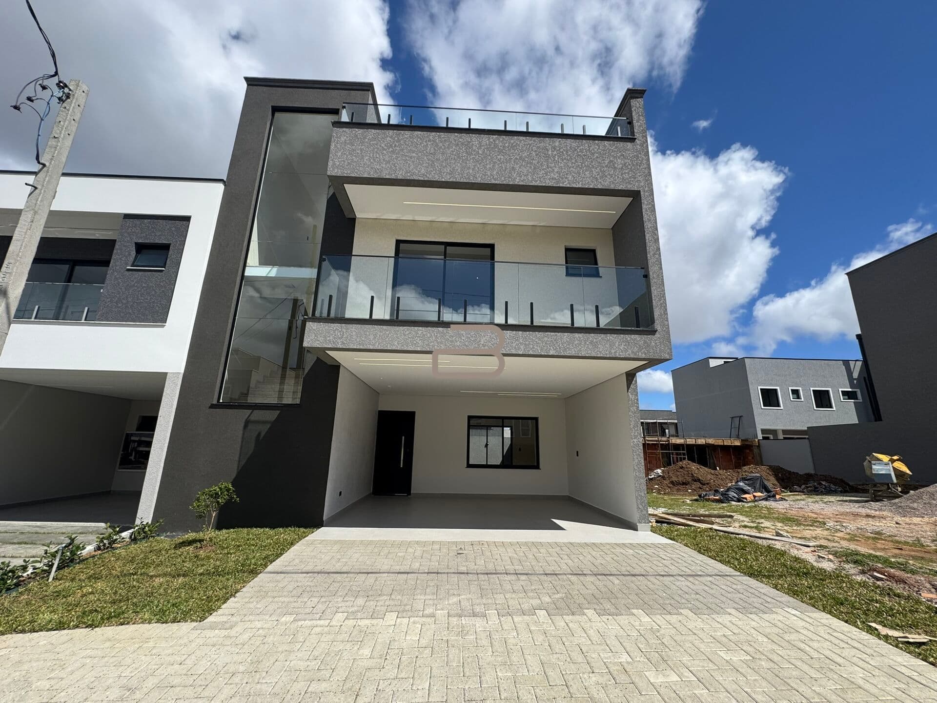 Triplex em Condomínio