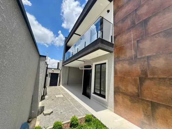 Sobrado em São José dos Pinhais - Cruzeiro