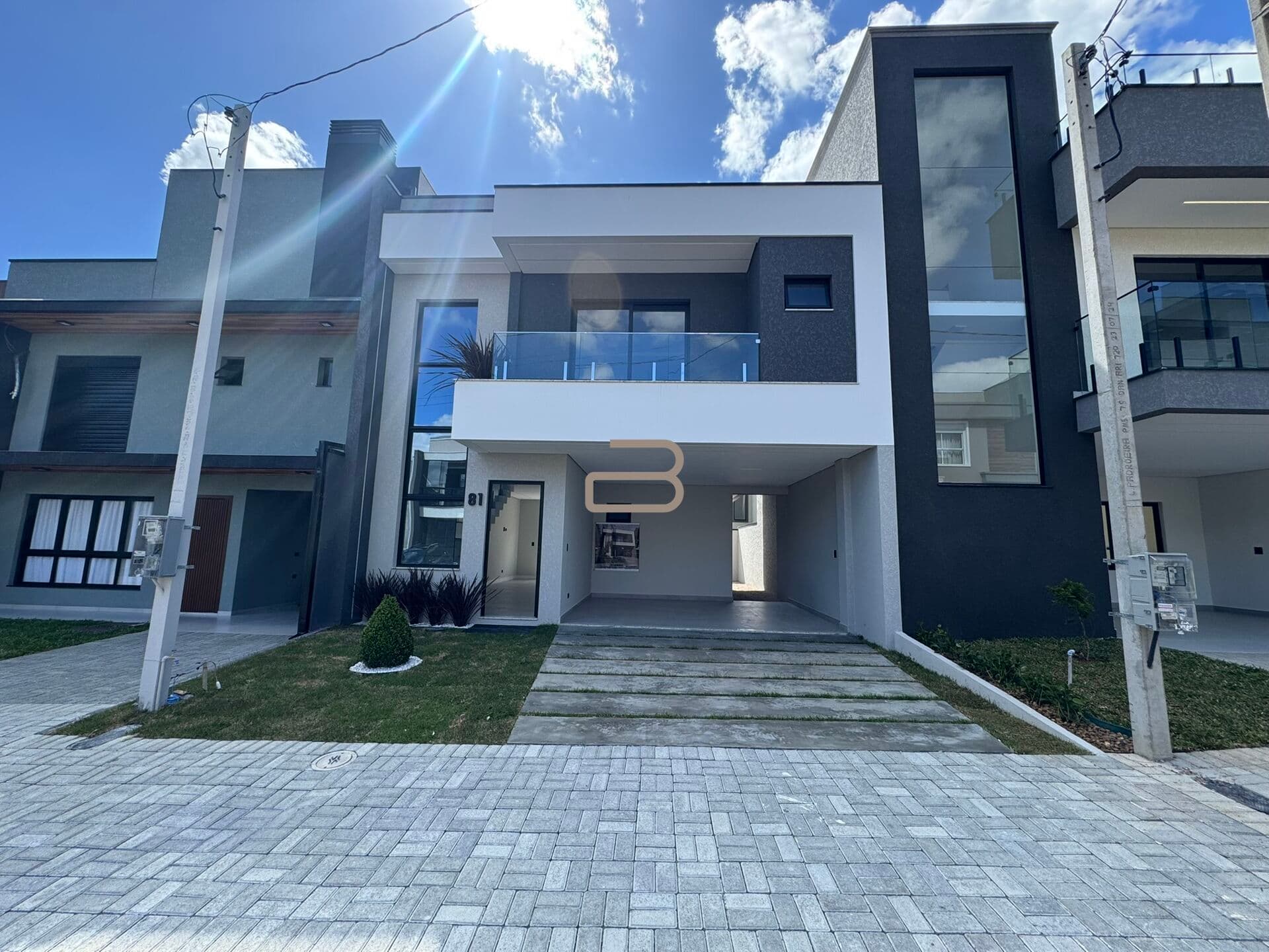 Sobrado em São José dos Pinhais - Costeira