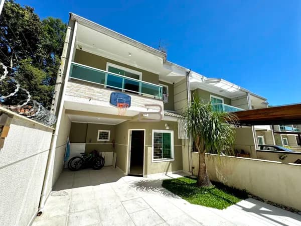 Sobrado em São José dos Pinhais - Costeira