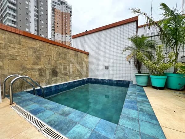 Ampla Cobertura Duplex com 3 Dormitórios e Lazer Privativo no Coração do Gonzaga em Santos/SP
