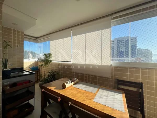 Aconchegante Apartamento de 2 Dormitórios com Vista para o Mar no Gonzaga em Santos/SP