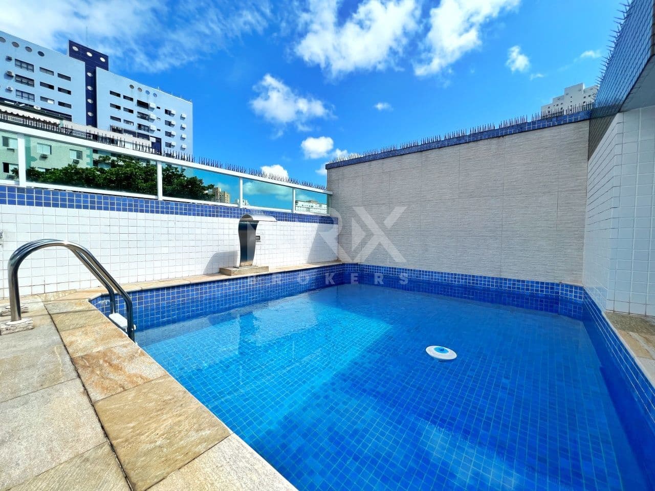 Maravilhosa Sobreposta Alta com 4 Suítes, Piscina e Churrasqueira na Ponta da Praia em Santos/SP