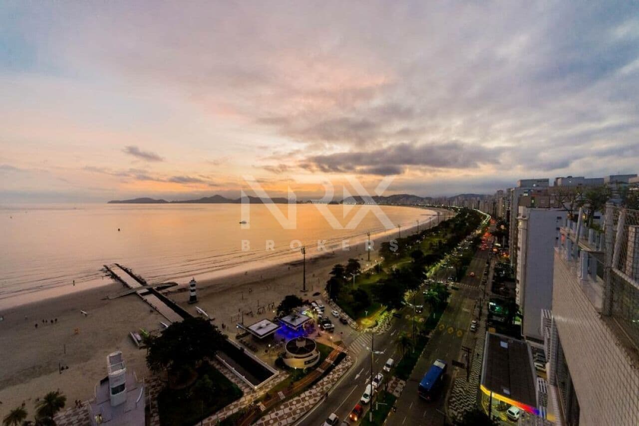 Maravilhosa Cobertura Duplex com Vista para o Mar na Ponta da Praia em Santos/SP