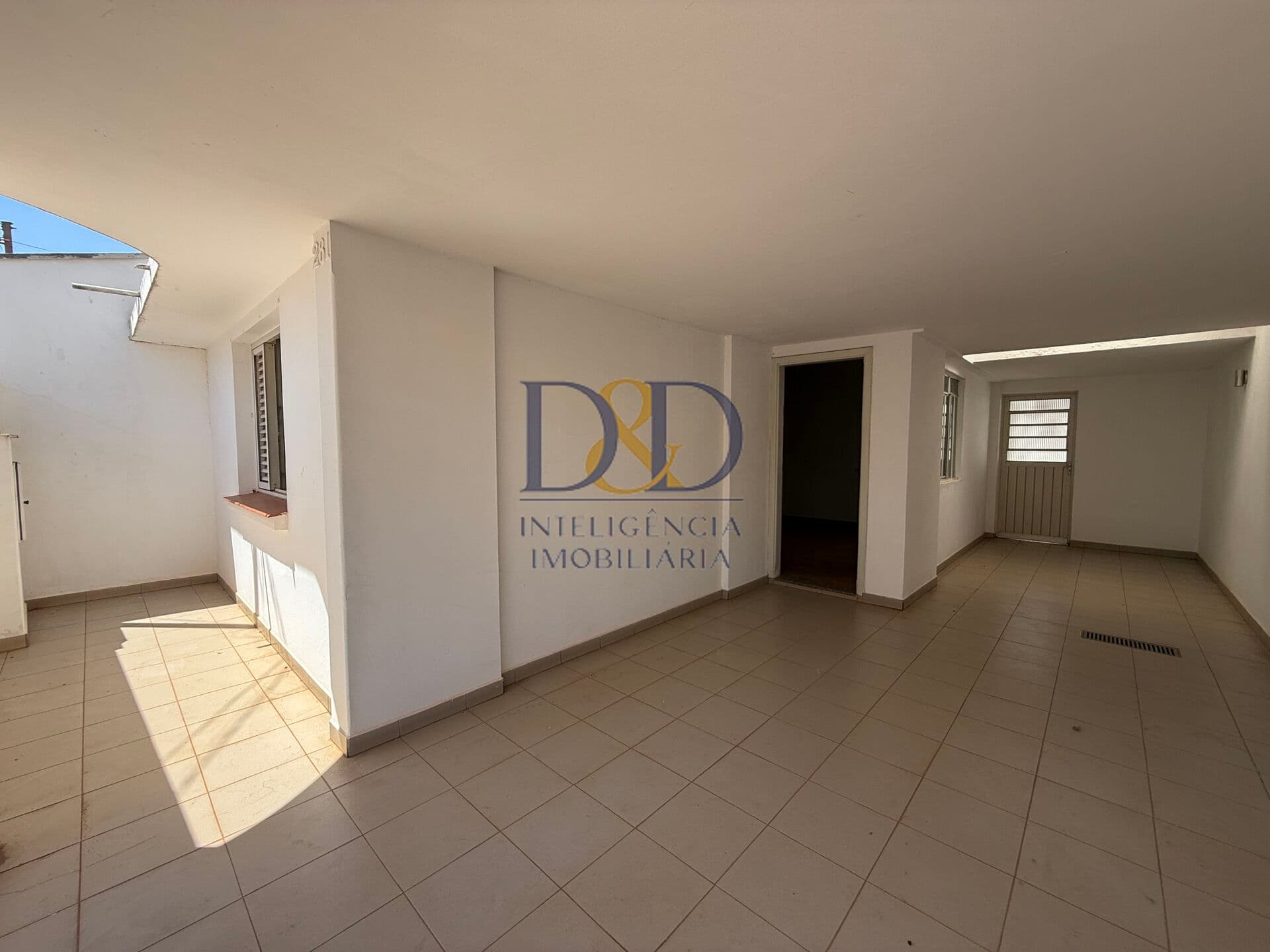 CENTRO - Casa Meio Terreno