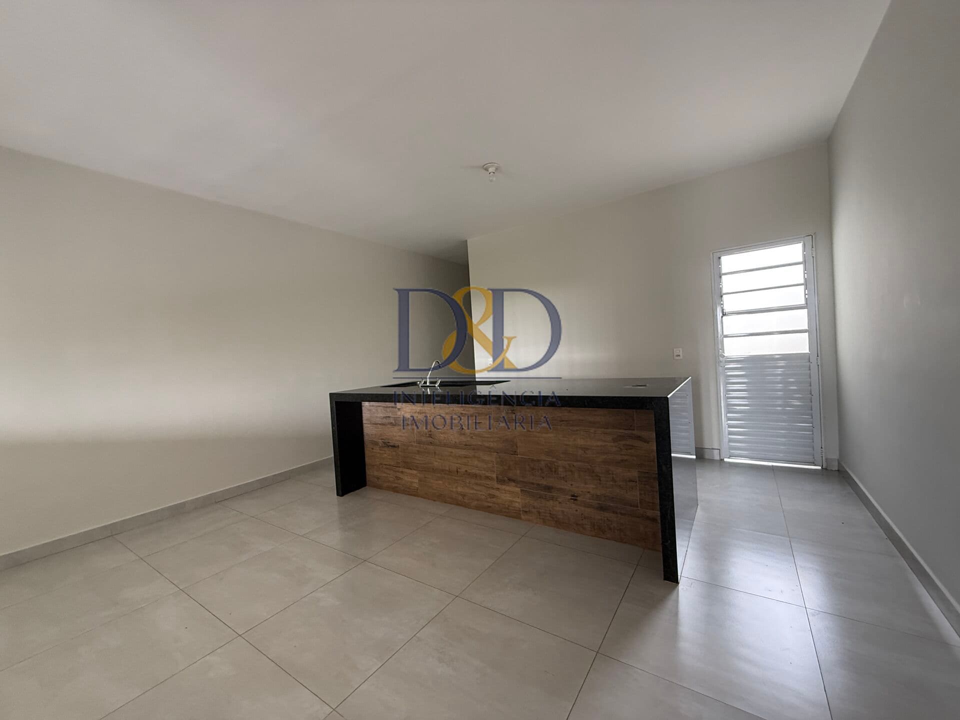 JD. ESMERALDA - Casa Meio Terreno