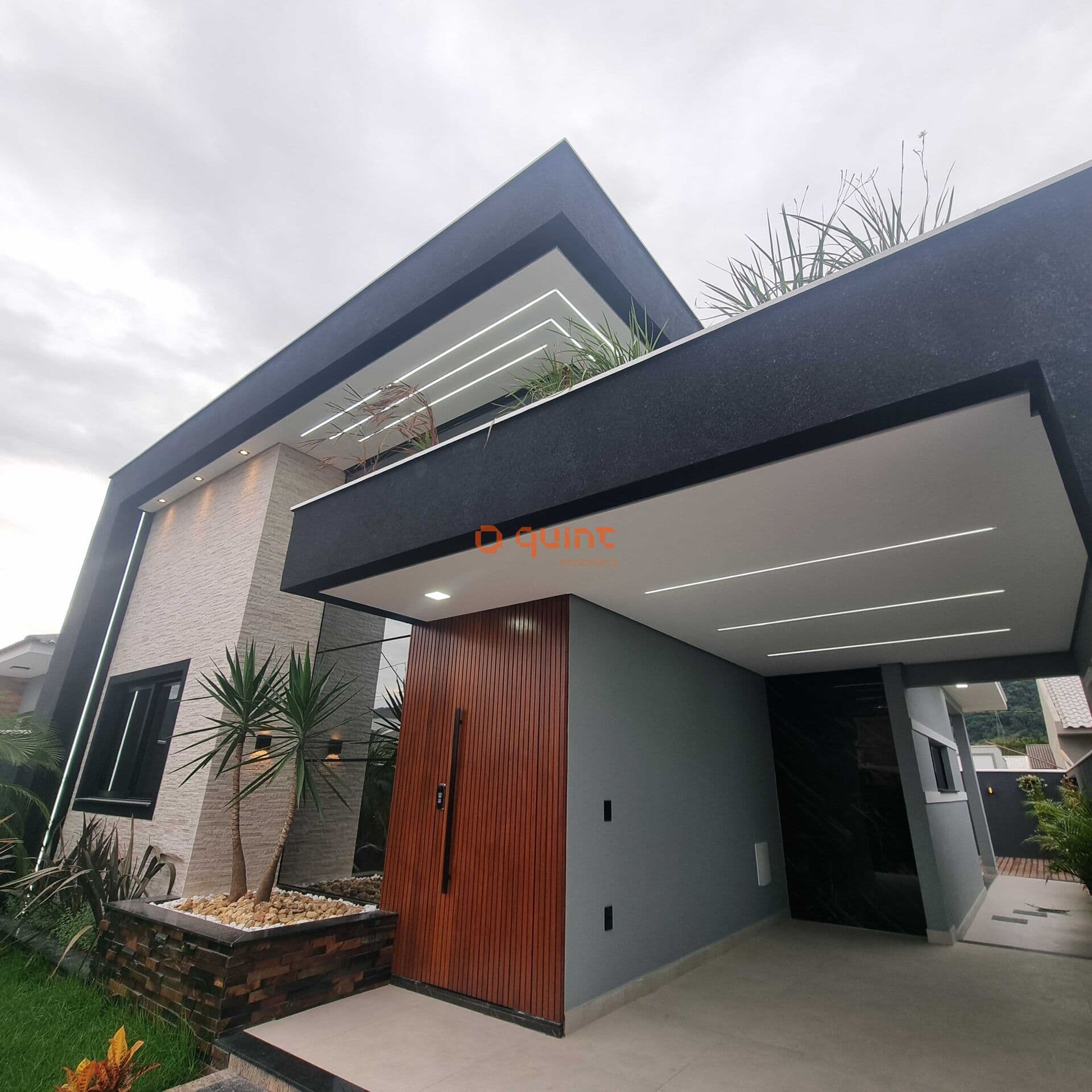 Casa com 3 quartos no Vale Verde em Palhoça. Descubra a essência do moderno em Palhoça.