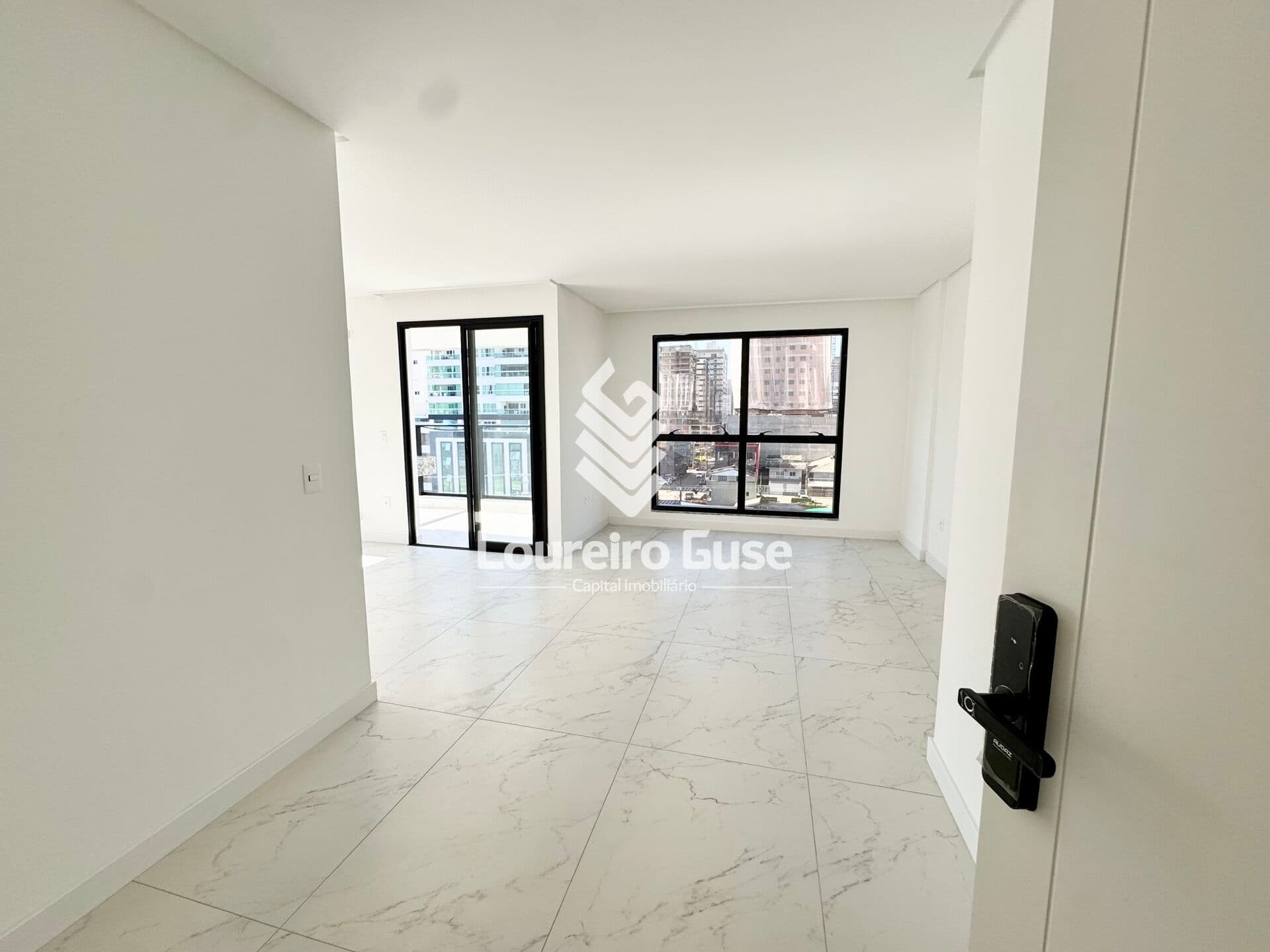 Apartamento em Meia Praia, Itapema/SC