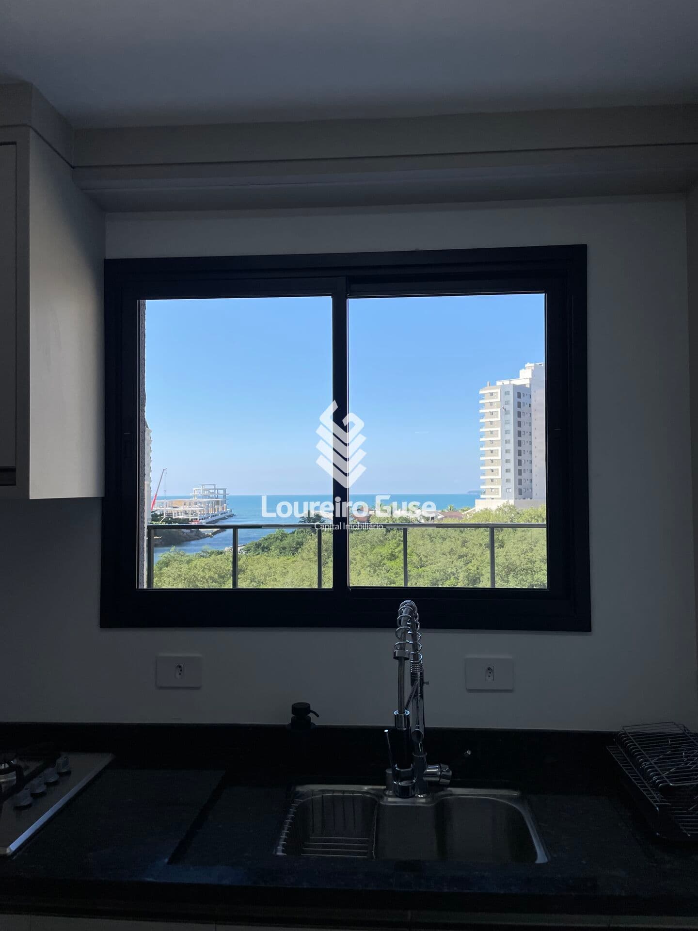 Apartamento com terraço privativo de frente para área verde com vista mar 2 suítes a venda
