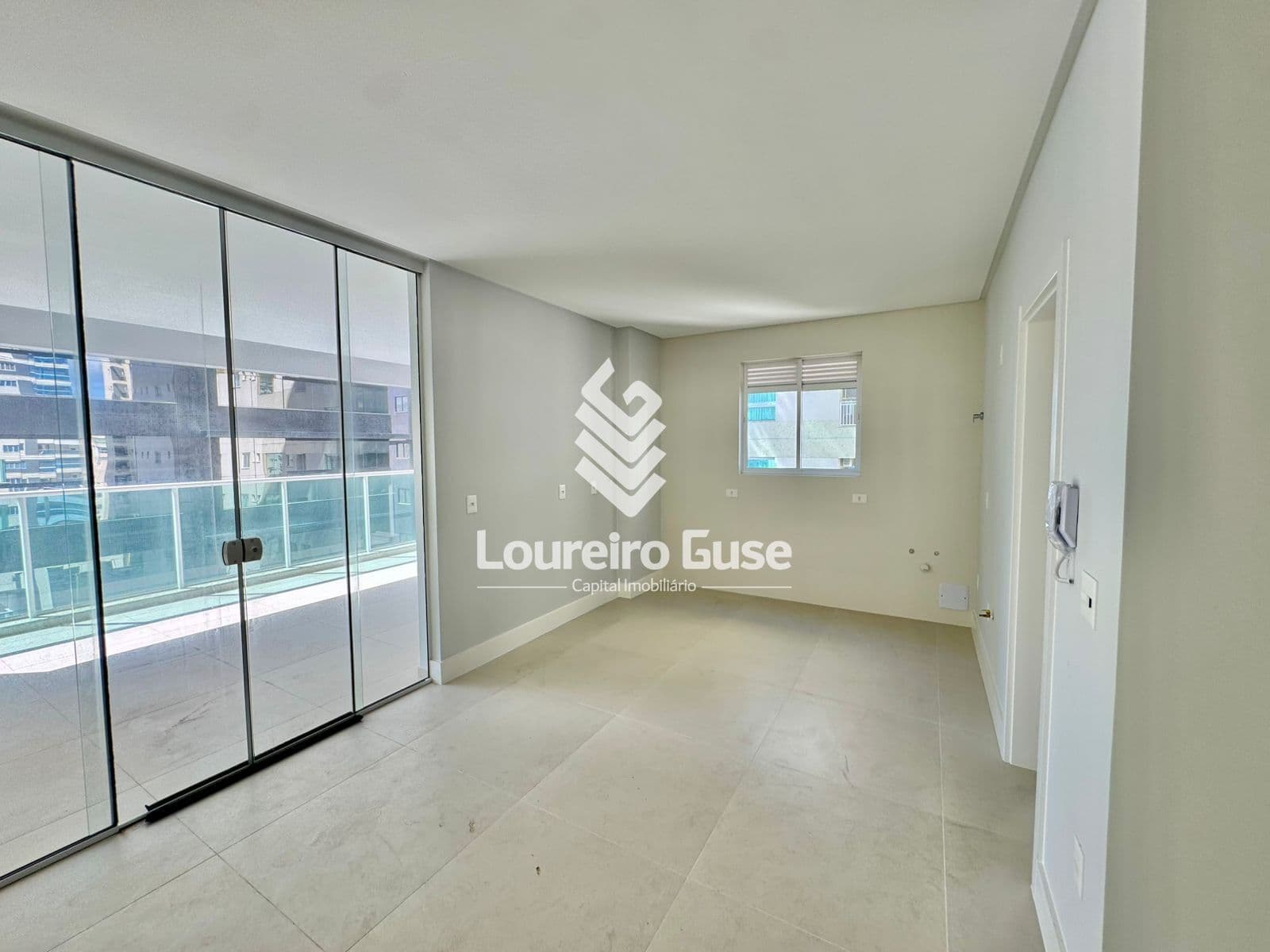 Apartamento Alto Padrão em Meia Praia, Itapema/SC