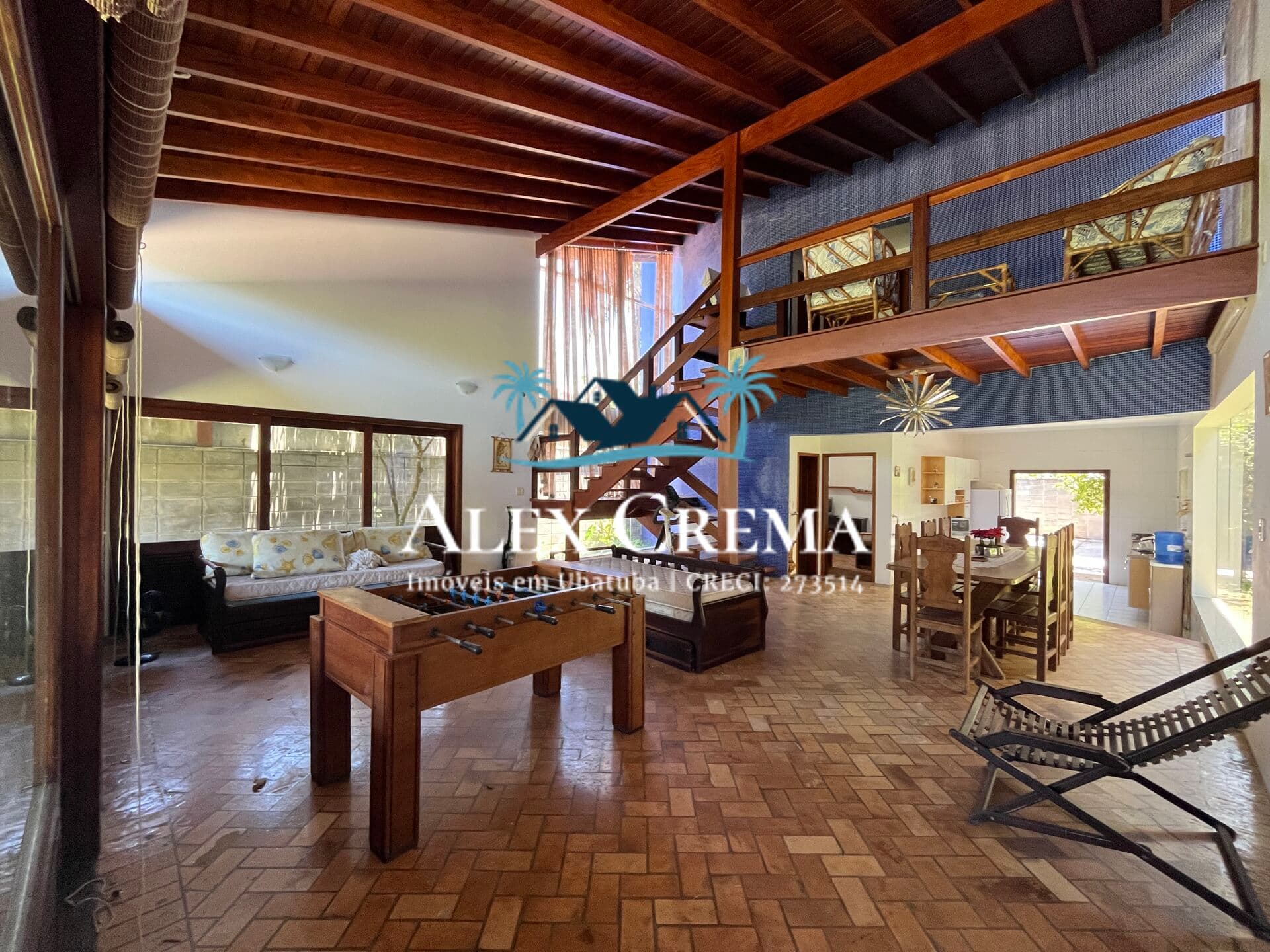 Lagoinha: casa com piscina, mezanino e muita iluminação natural!