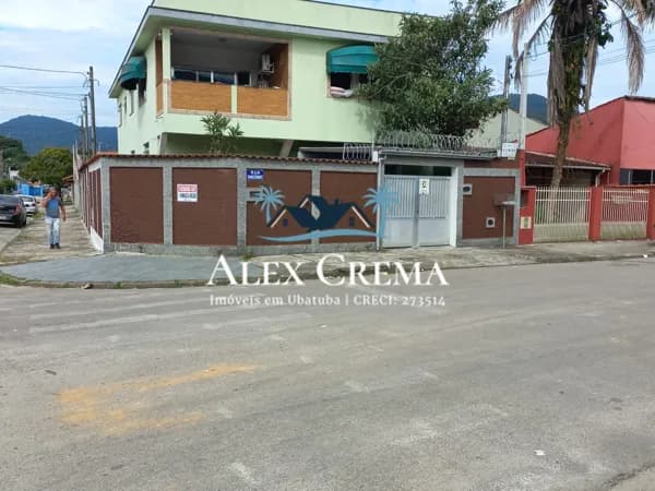 Sobrado com 4 Kitnets e Área de Lazer no Umuarama – Ubatuba