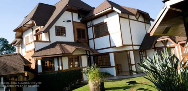 Qualidade de vida | 460mt2 area construída | 700 mt2 de Terreno | 4 Suites