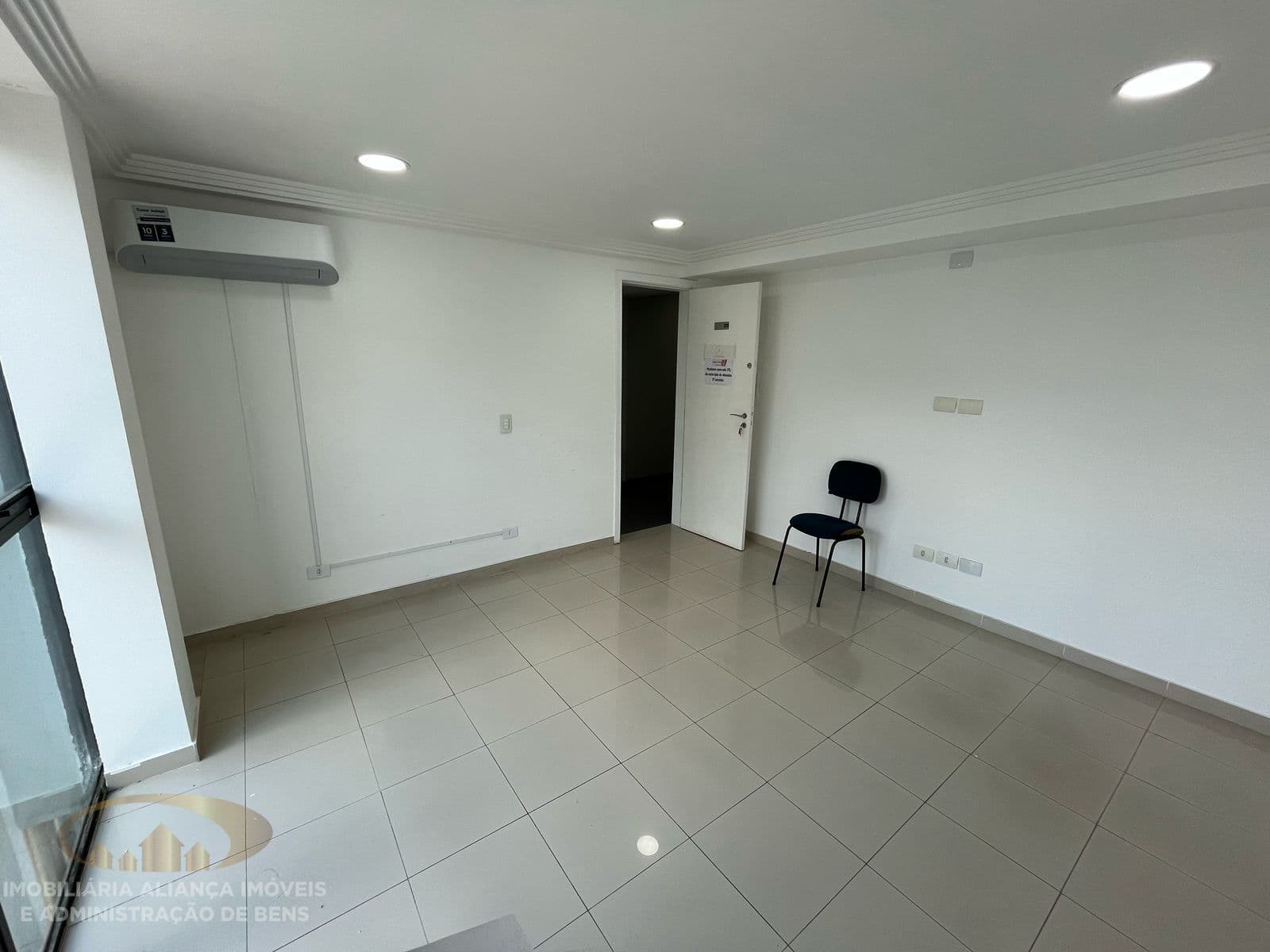 Sala Comercial em Alphaville, Santana de Parnaíba/SP