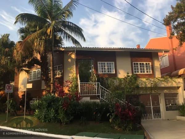 Vendo Casa em Condomínio Fechado