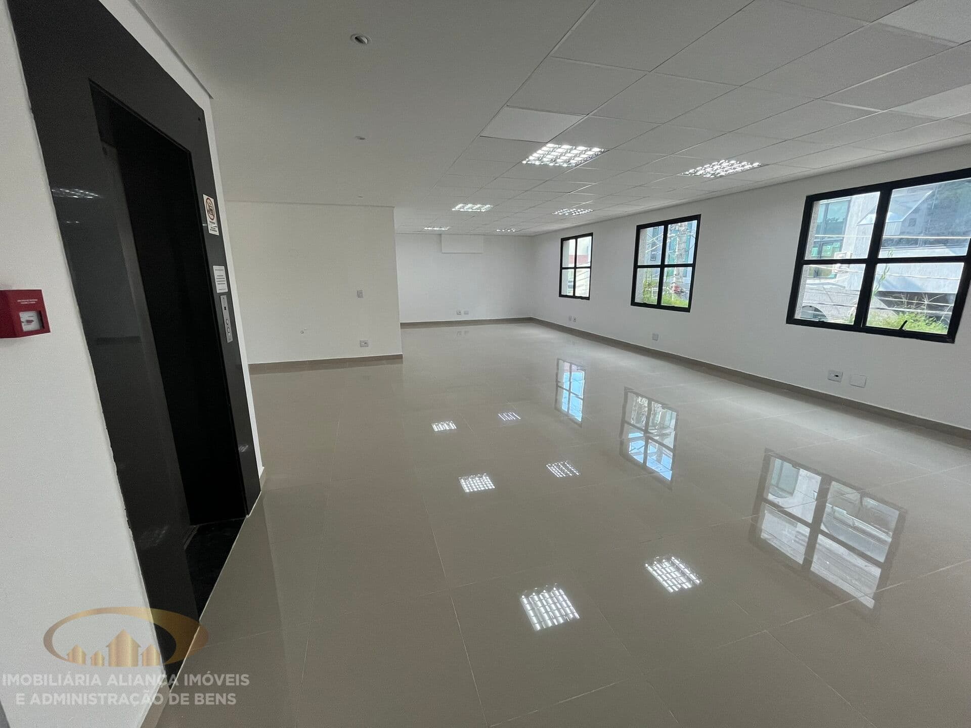 Prédio Comercial - Centro de Apoio II
