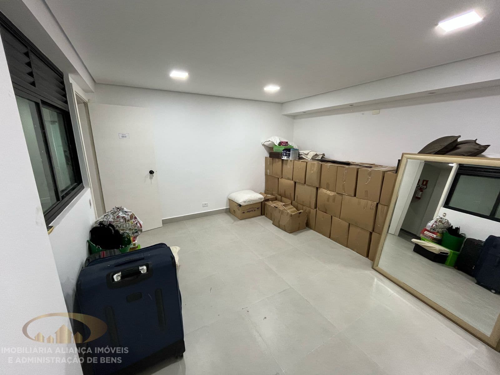 Sala Comercial em Alphaville, Santana de Parnaíba/SP