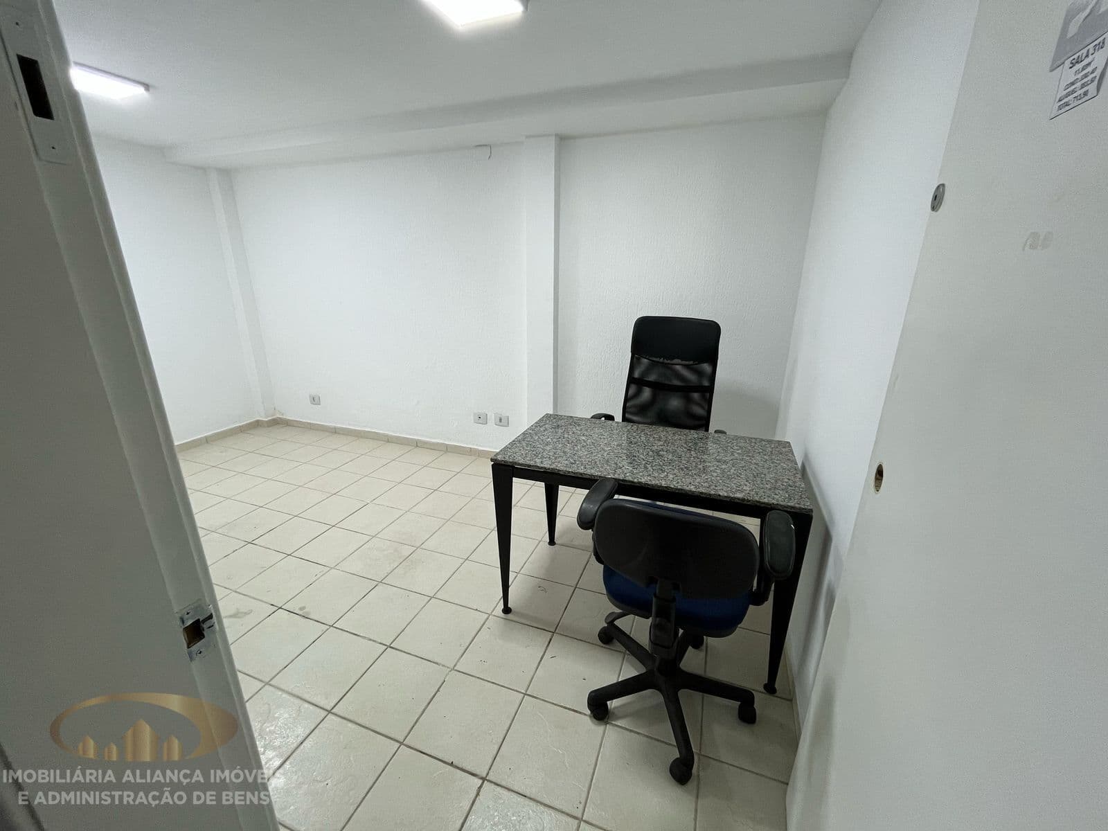 Sala Comercial em Alphaville, Santana de Parnaíba/SP