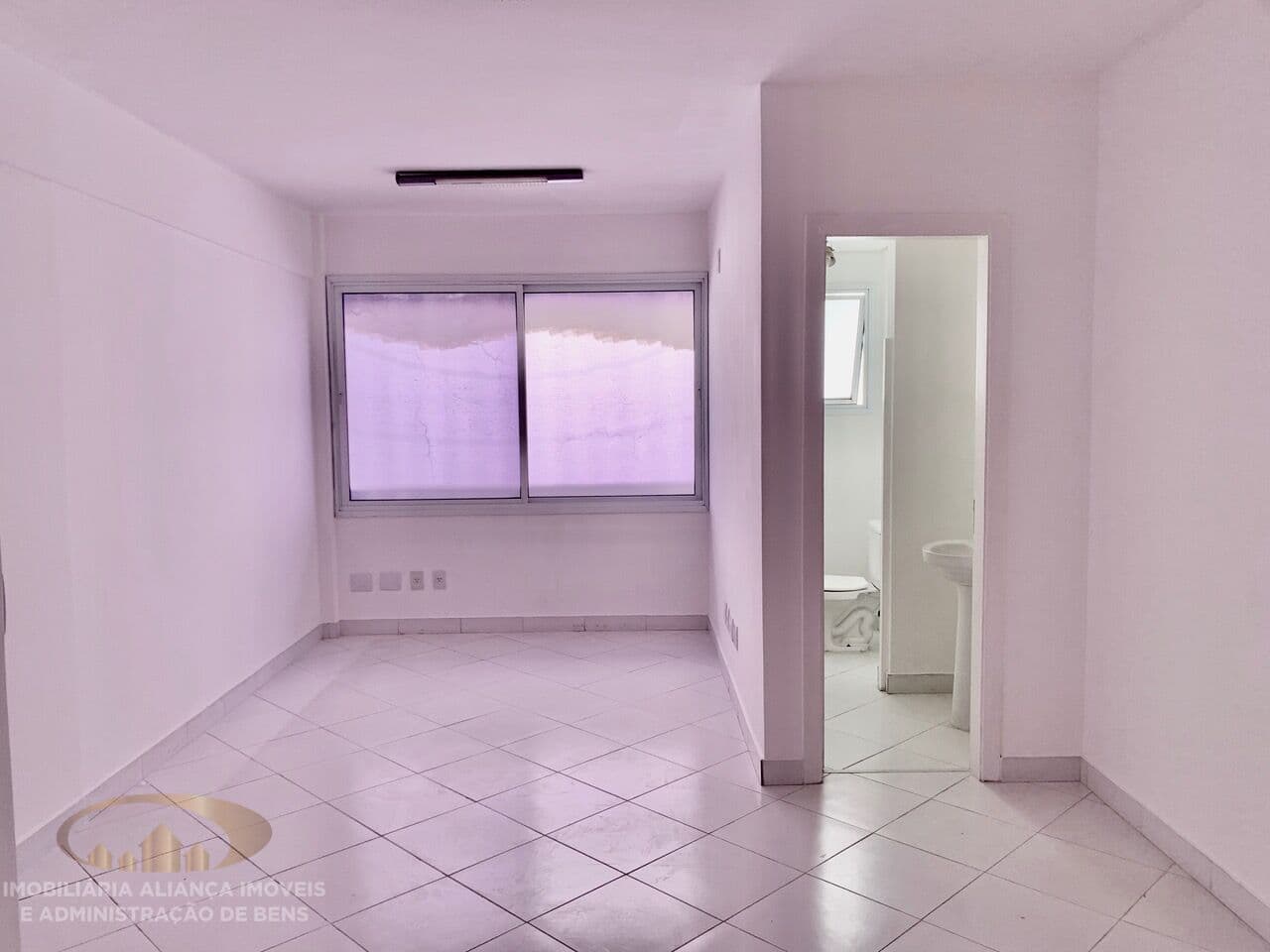 Sala Comercial - Centro de Apoio 2 – Alphaville – Santana de Parnaíba –SP