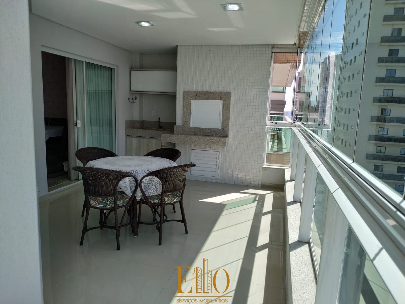 Apartamento Mobiliado 2 Quartos + 1 suíte em Meia Praia | Itapema | SC