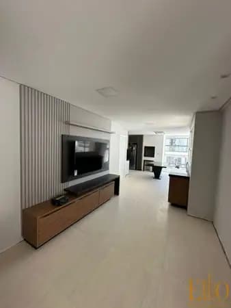 Apartamento 1 por andar, com 03 dormitórios sendo 1 suíte a 100 metros do MAR na Quadra mar
