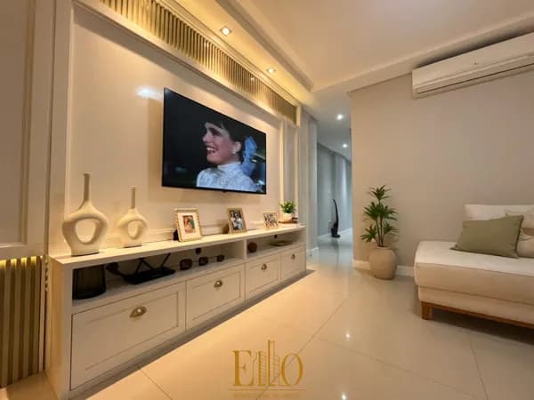 Apartamento Alto Padrão, 03 Suítes + 02 Vagas de garagem a 280 metros do MAR! Meia Praia em Itapema /SC