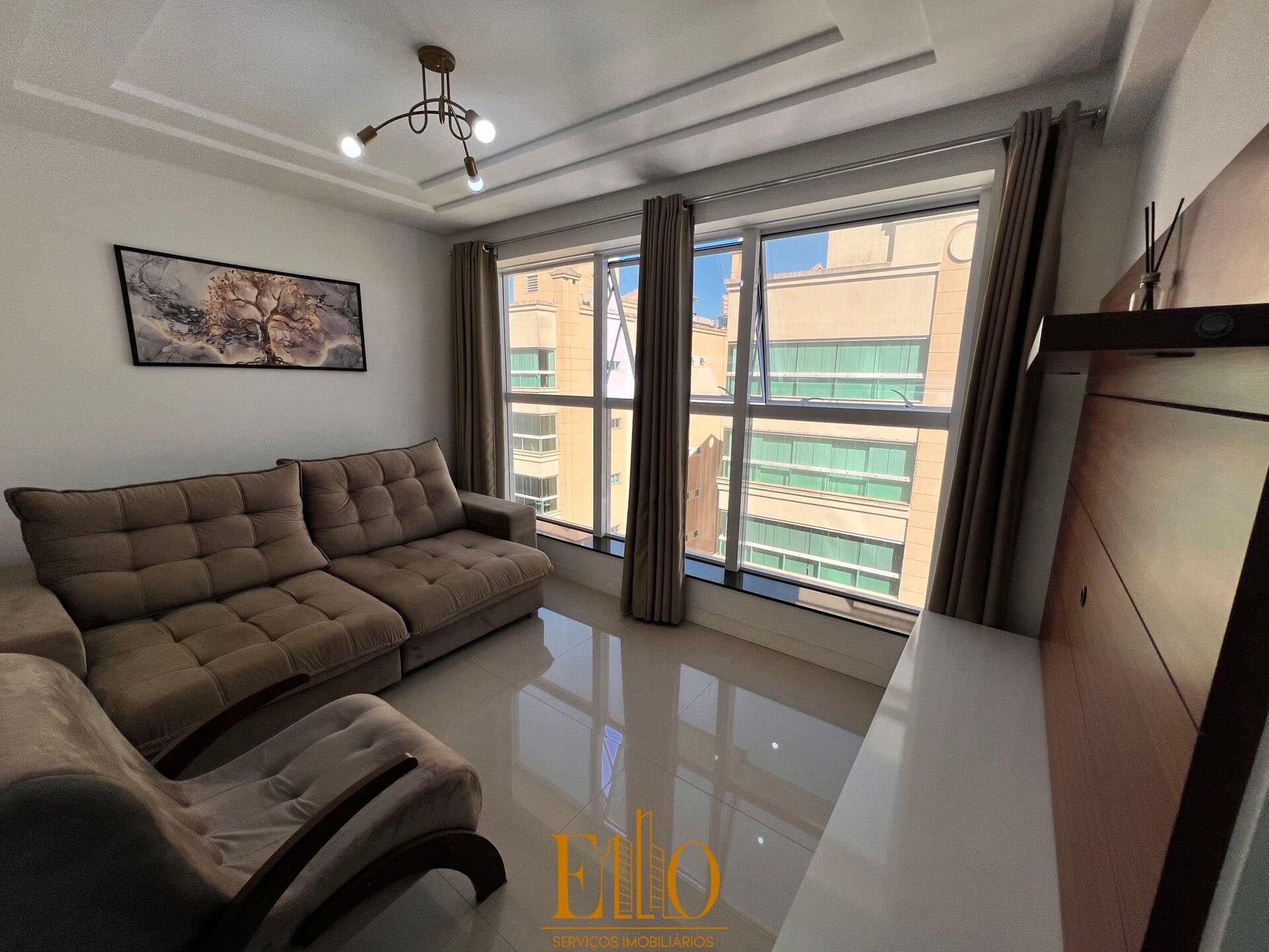 Apartamento no Ed. Atlantic House com 03 Suítes e 03 Vagas de garagem. Na Meia Praia em Itapema /SC