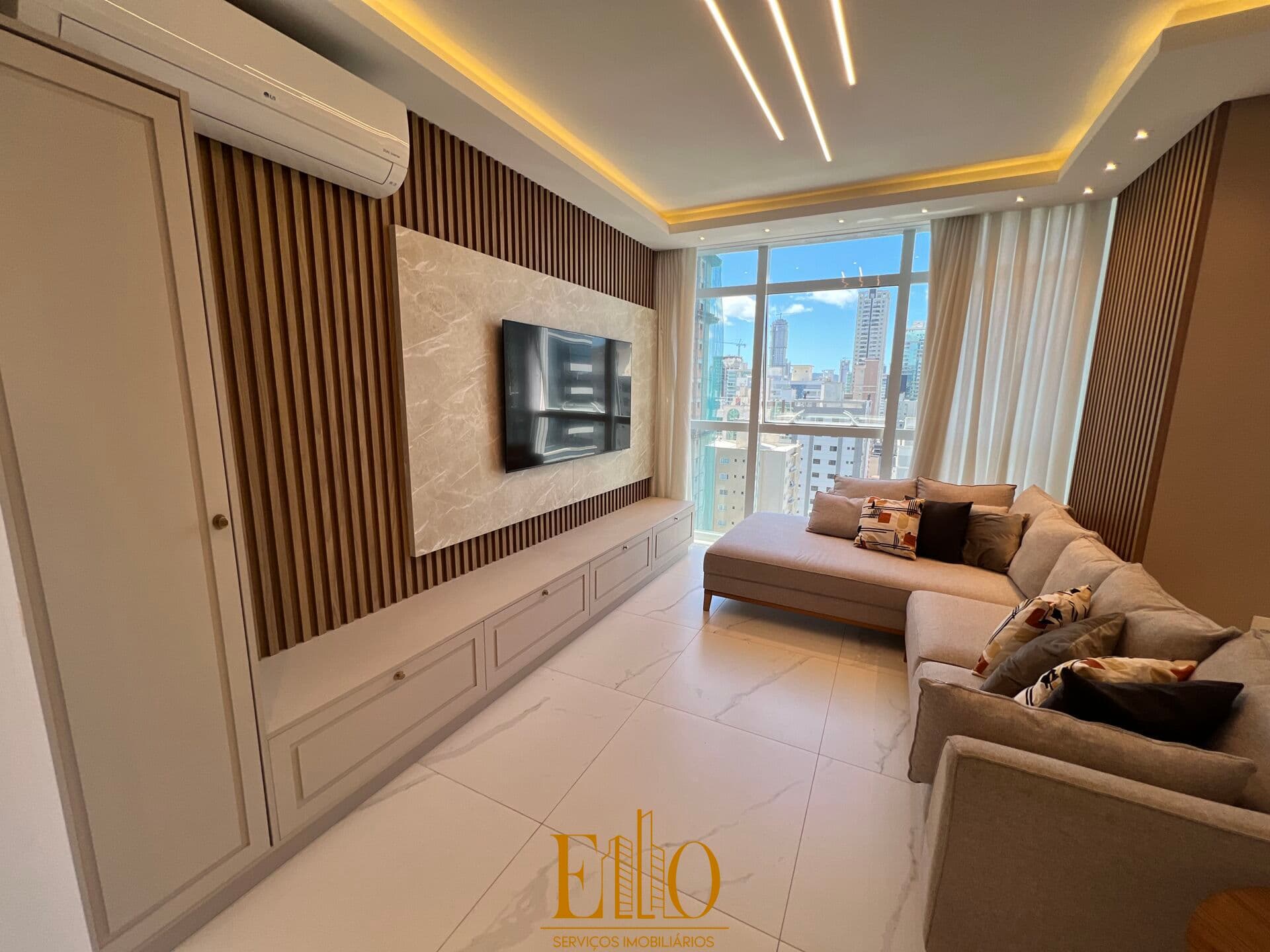 Apartamento no Edifício Siena Tower, 03 Suítes + 02 Vagas. Mobiliado e decorado. Meia Praia em Itapema /SC
