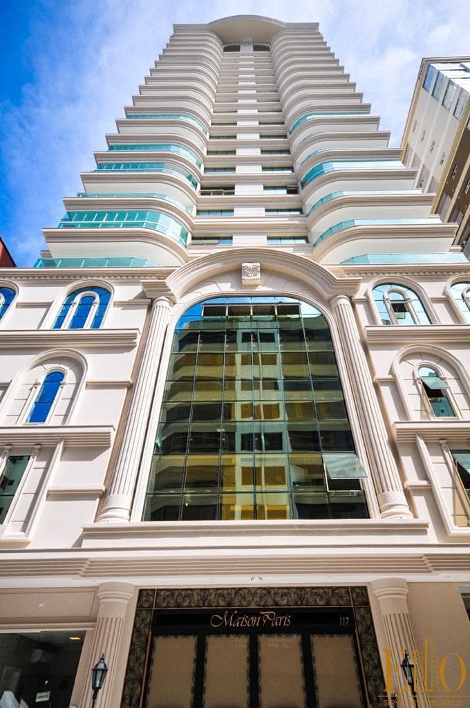 Edifício Paris Maison, 4 Suítes e 3 Vagas de garagem, Meia Praia em Itapema/SC
