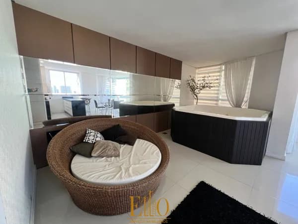Cobertura Duplex Exclusiva na Parte Mais Nobre da Meia Praia – 150 metros mar, 04 suítes. Itapema/ SC