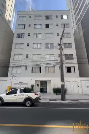 Apartamento de 1 dormitório, mobiliado na quadra do mar em Balneário Camboriu na Barra SUL