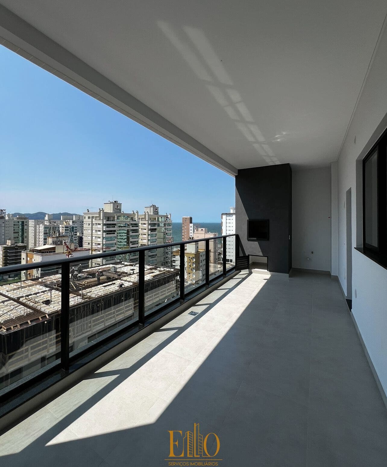 Apartamento Alto Padrão Canvas Residence, 04 Suítes + 3 vagas. Meia Praia em Itapema/SC