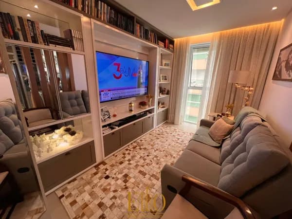 Apartamento mobiliado no Edifício San Pietro, 03 Suítes + 3 vagas. Meia Praia em Itapema. SC