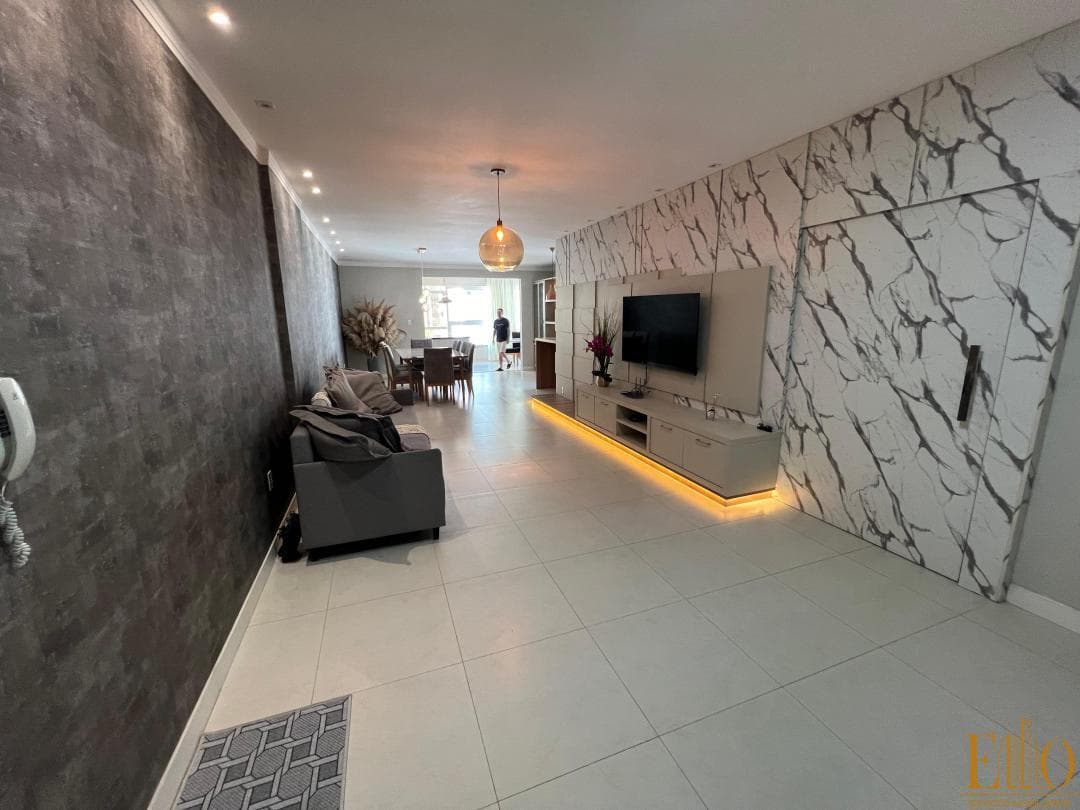 Apartamento Solar Tower, 04 Suítes + 03 Vagas de garagem. Meia Praia em Itapema / SC