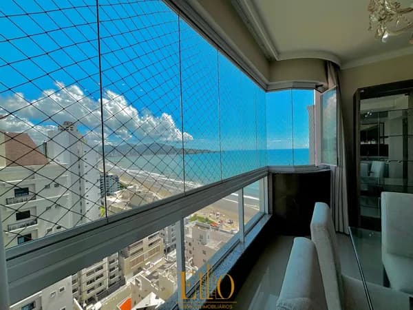 Apartamento no Ed. MAGIC TOWER, Pé na areia na Meia Praia 04 Suítes e 3 vagas em Itapema/SC