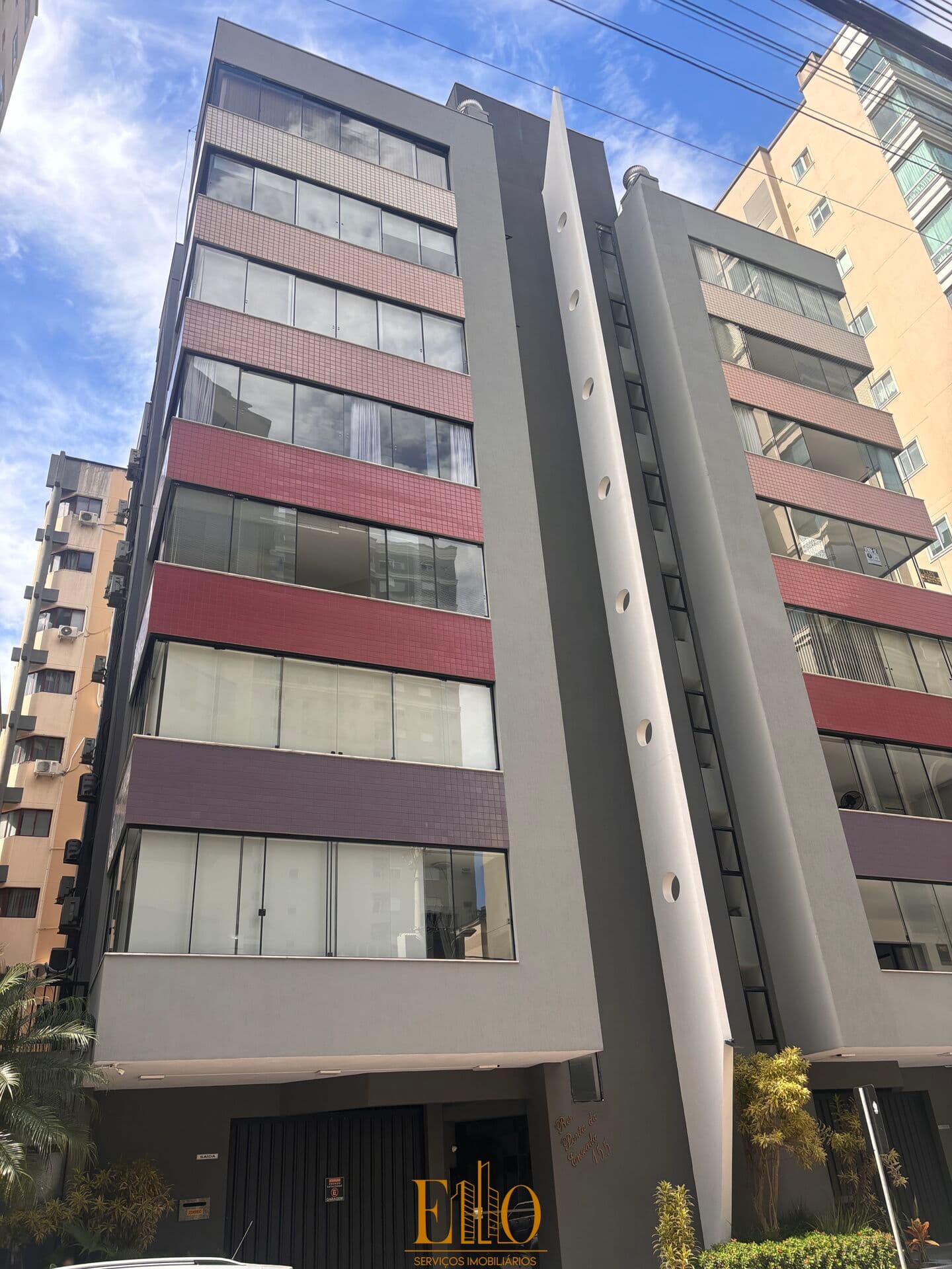 Ed. Residencial Ponta da Enseada - 01 Suíte + 02 dormitórios - Meia Praia - Itapema/SC.
