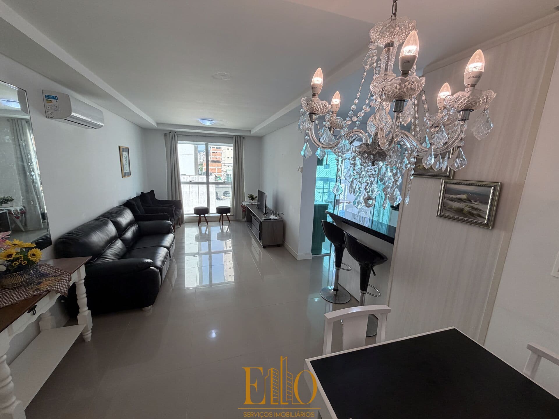 Apartamento no Ed. Torres do Sul, 02 Suítes + 2 Vagas . Meia Praia, Itapema/SC