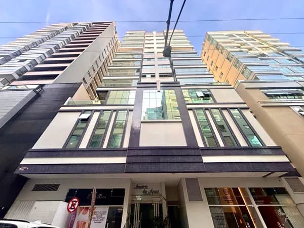 Apartamento Alto Padrão, 03 Suítes + 02 Vagas de garagem. Meia Praia em Itapema/SC